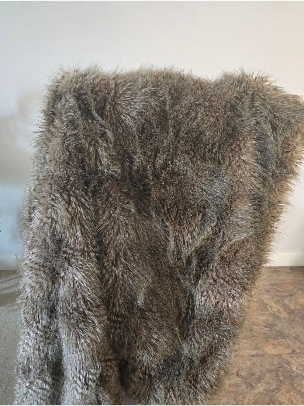 Plush Faux Fur Throw Blanket in Brown Tones